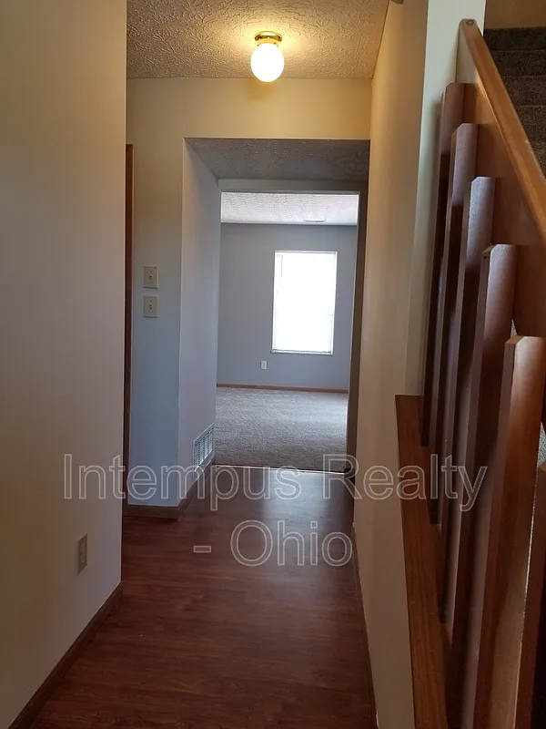 3 bed, 2.5 bath, 1364 sqft, $1,907 — Photo 2