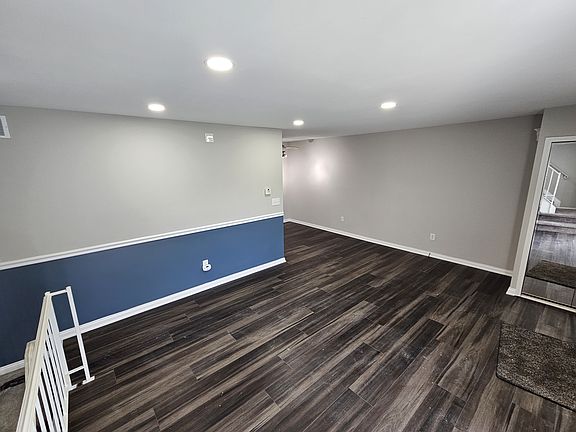 3rd image of 28219 Raleigh Crescent Dr