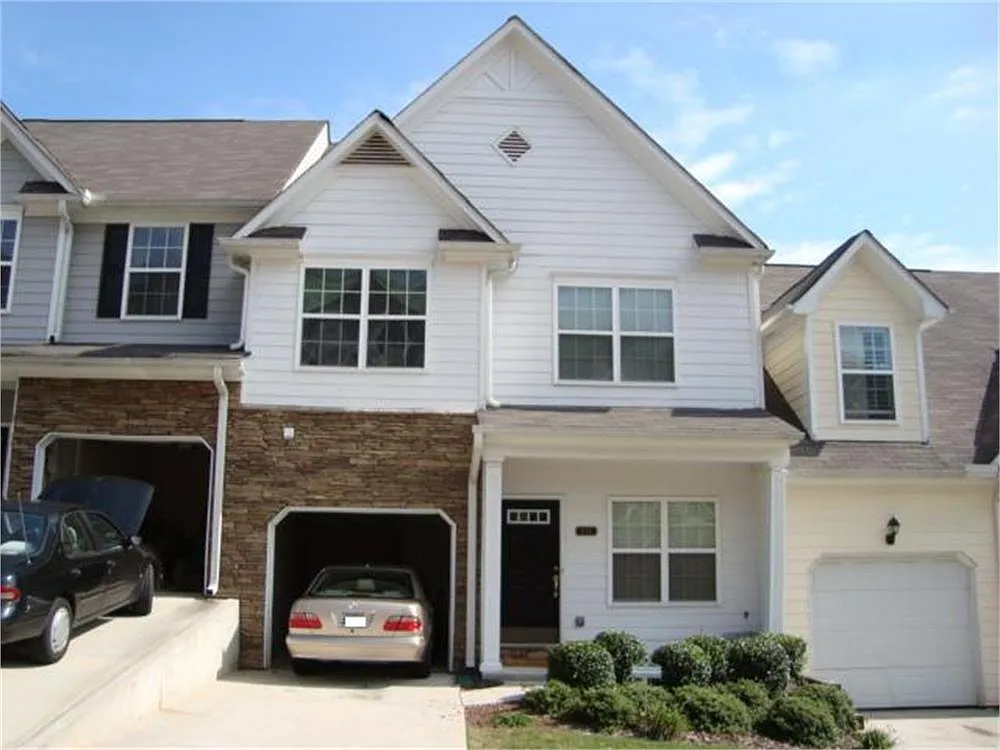 4 bed, 3.5 bath, 2895 sqft, $2,700 — Photo 2