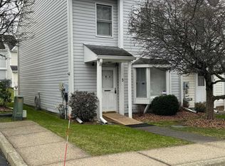 5 Mews Ct, Fishkill, NY 12524
