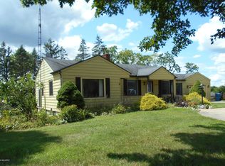 2151 E Bacon Rd, Hillsdale, MI 49242