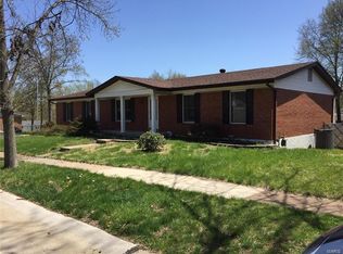 2800 Cathedral Dr, Saint Louis, MO