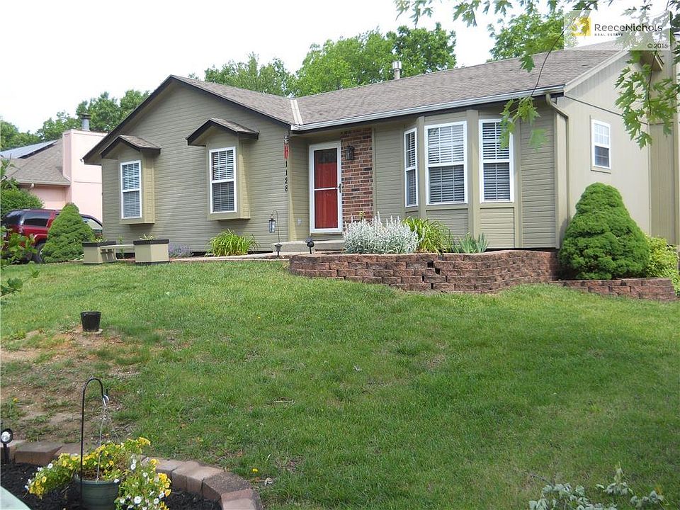1st image of 1128 NE Lindsay Ave