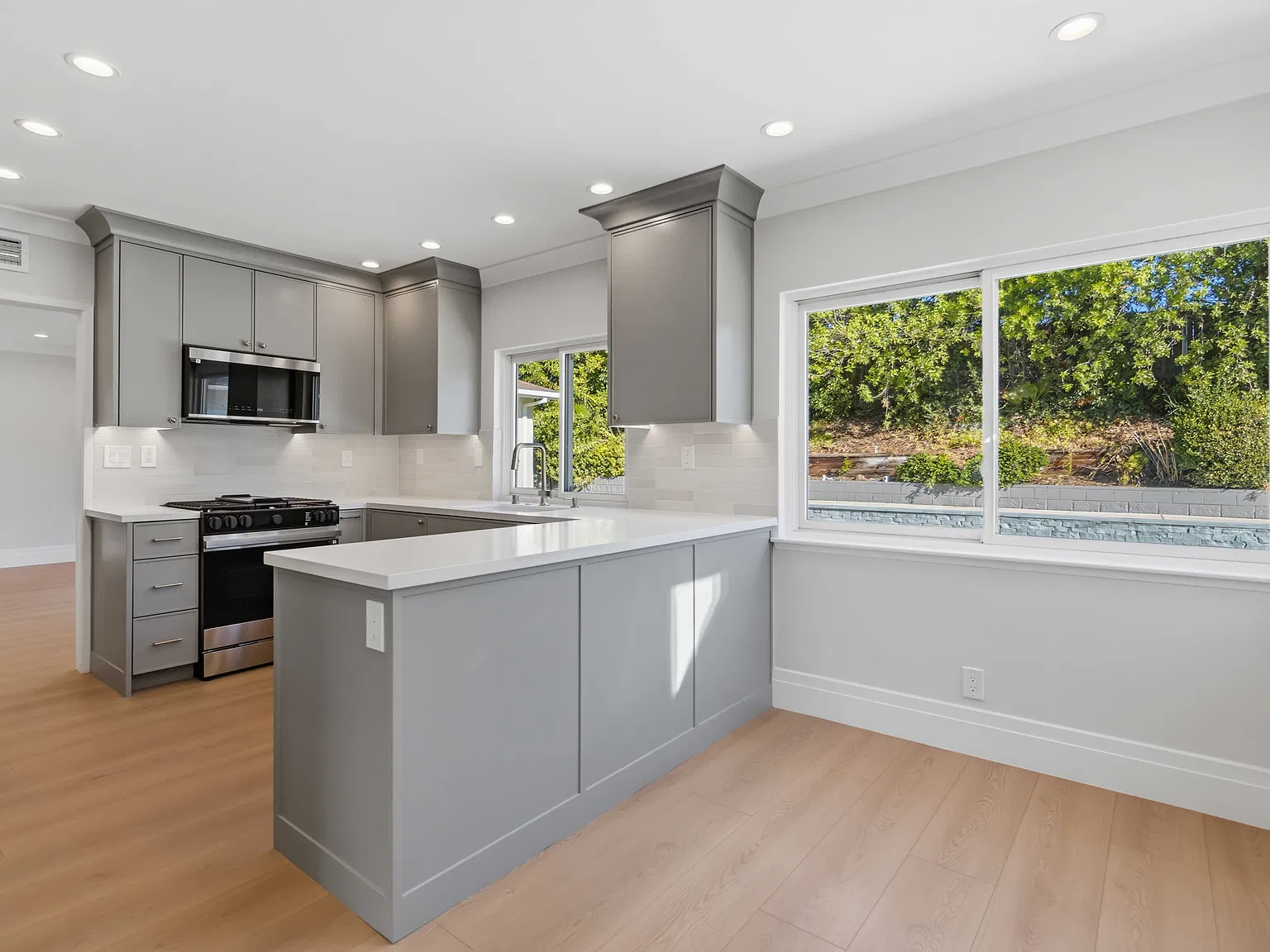 4 bed, 1961 sqft, $6,000 — Photo 4