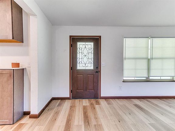 3rd image of 1702 N Market Ave