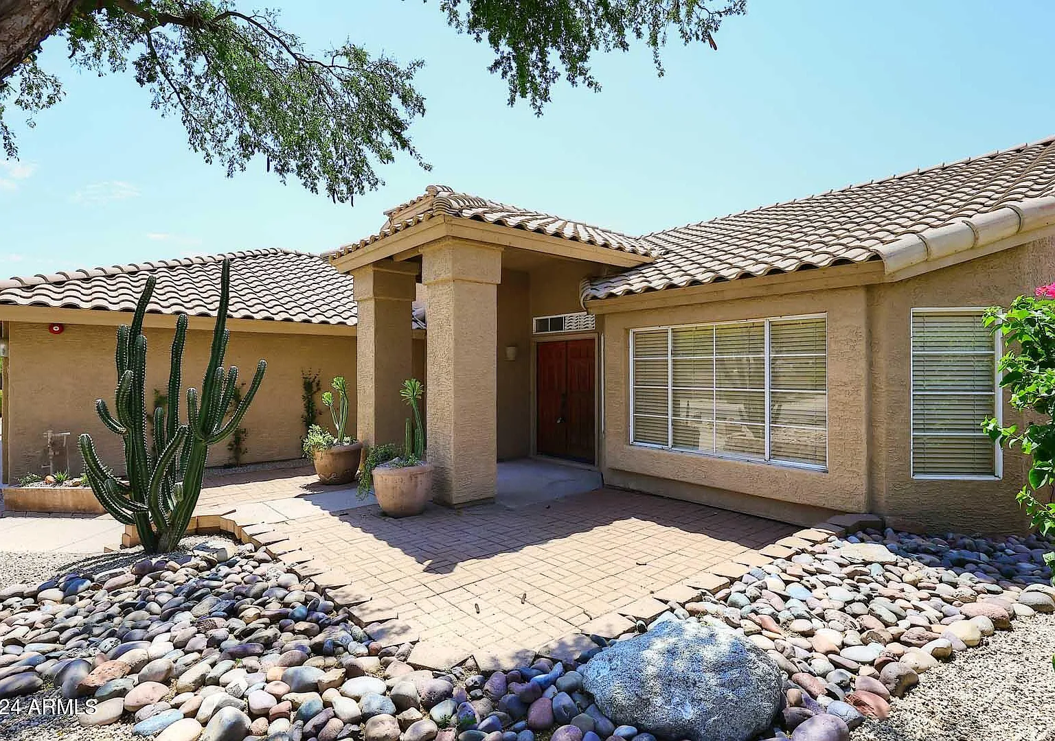 3 bed, 2.0 bath, 1857 sqft, $4,000 — Photo 2