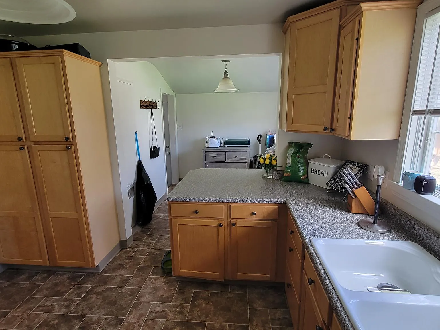 3 bed, 1.5 bath, 2000 sqft, $1,800 — Photo 4