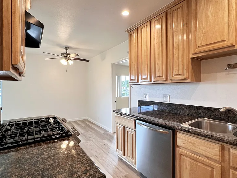 2642 W Porter Ave #12 — Photo 3