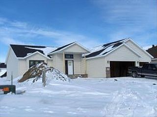 1st image of 746 17th Ave W