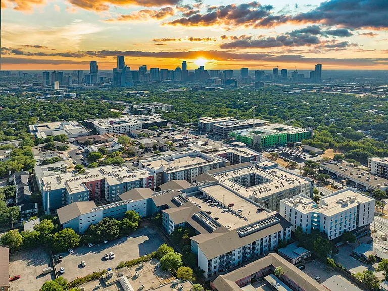 MAA South Lamar — Photo 19