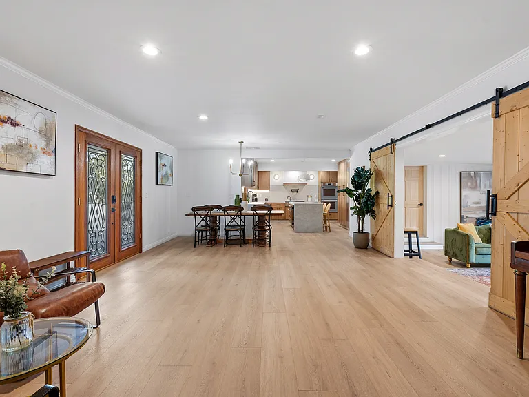 5835 Hillview Park Ave — Photo 38