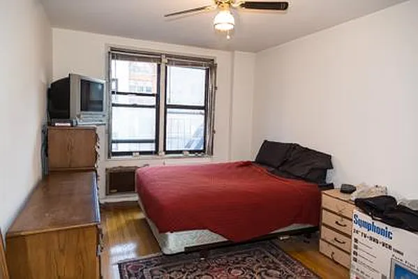 Sold by R New York | media 4