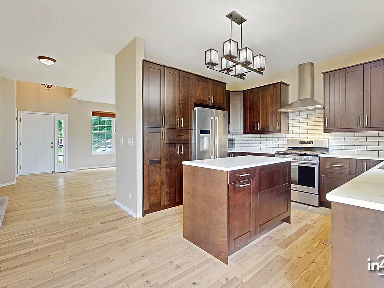 2437 Sir Barton Ln — Photo 5