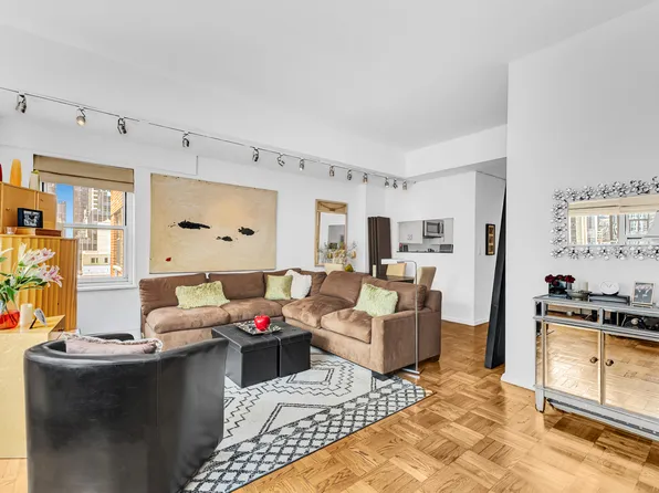 251 East 51st Street image 5 of 14