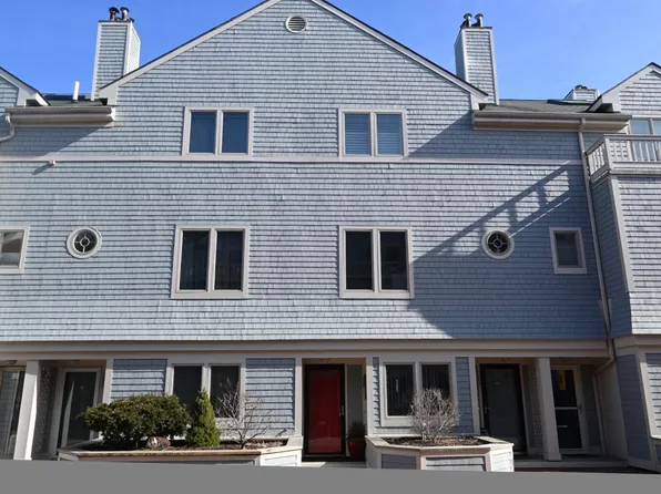 207 Chandlers Wharf #207, Portland, ME 04101