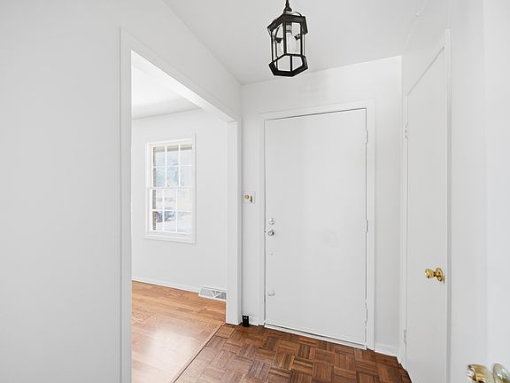 3rd image of 1339 Forest Hill Rd