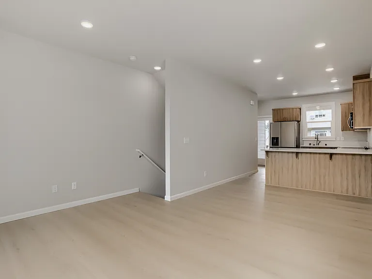 9916 NE 28th Pl #1 — Photo 6
