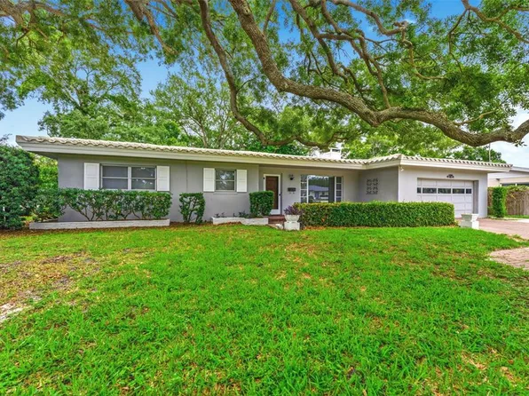 1705 Indian Rocks Rd, Belleair, FL 33756