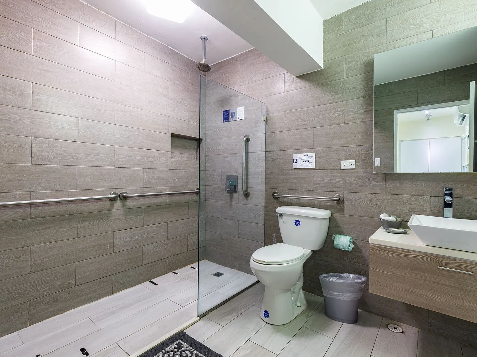 Studio, 450 sqft, $2,300 — Photo 4