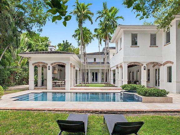 5th image of 2820 Brickell Ave