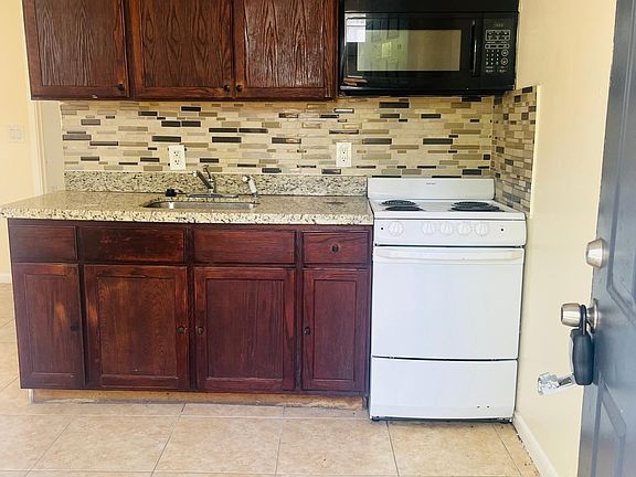 2nd image of 430 Roseland Dr #2