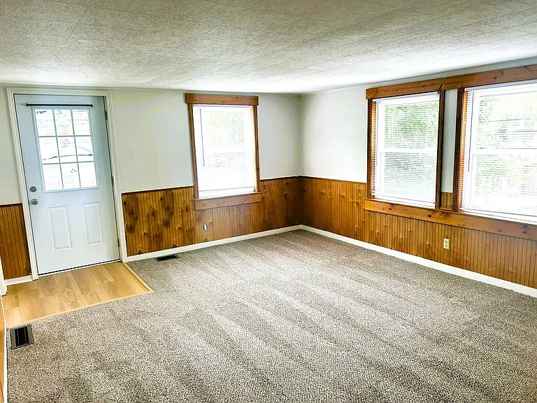 110 Capitol Blvd — Photo 1