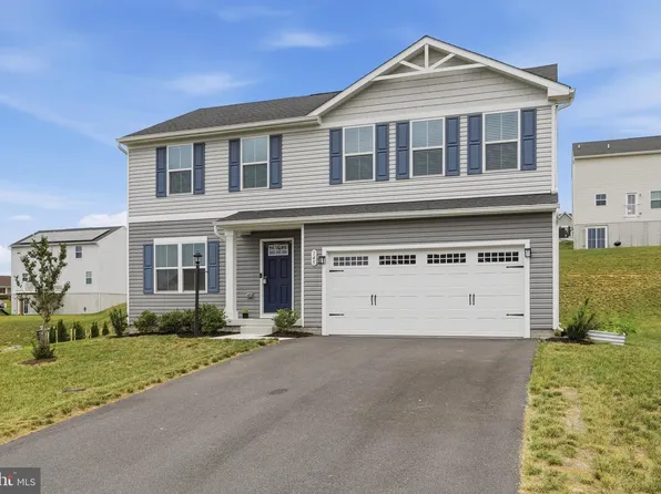 145 Peridot Dr, Chambersburg, PA 17202
