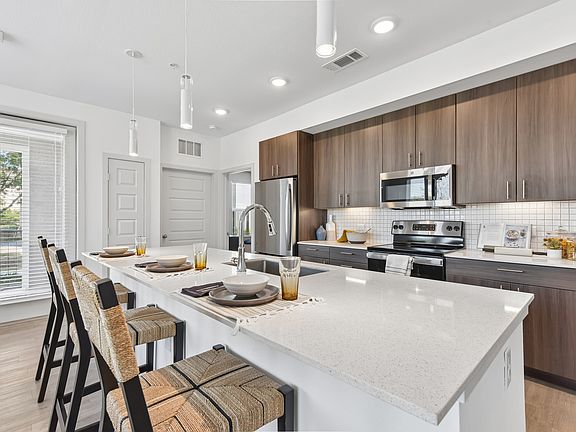 3rd image of 1300 Rauscher Dr #6102