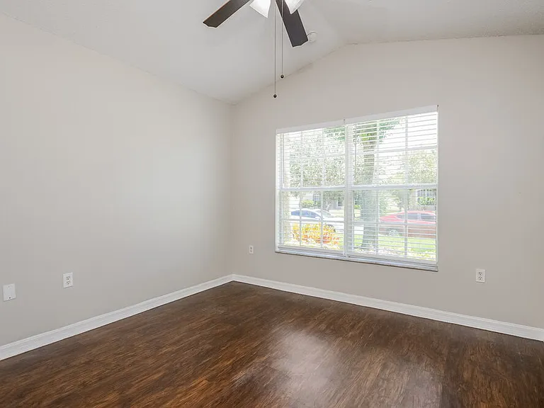 1320 Creekview Ct — Photo 12