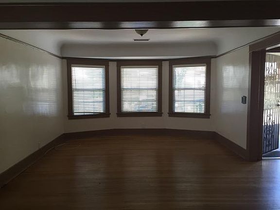 3rd image of 3434 Roseview Ave