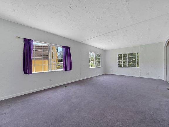 5th image of 150 Clinton Rd Space 17