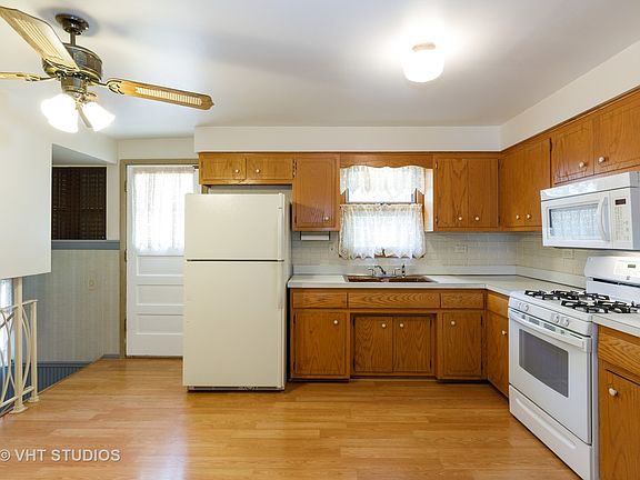 4th image of 92 E Elmwood Dr