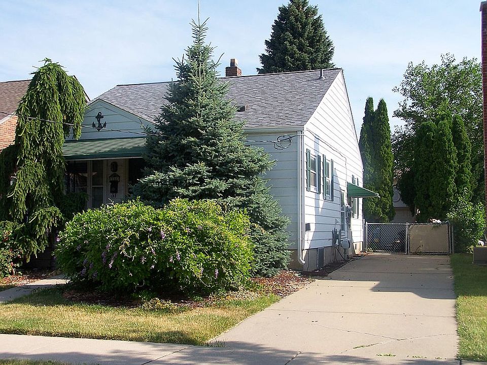 2nd image of 22507 Maple St