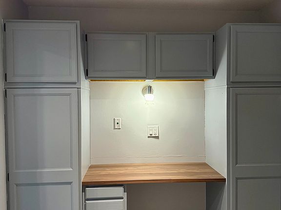 4th image of 5258 W 96th St