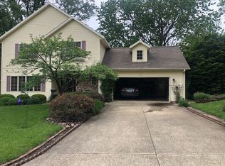 26 Montclair Rd, Urbana, IL 61801