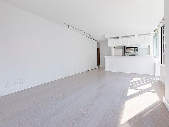 5th image of 404 E 79th St APT 4C