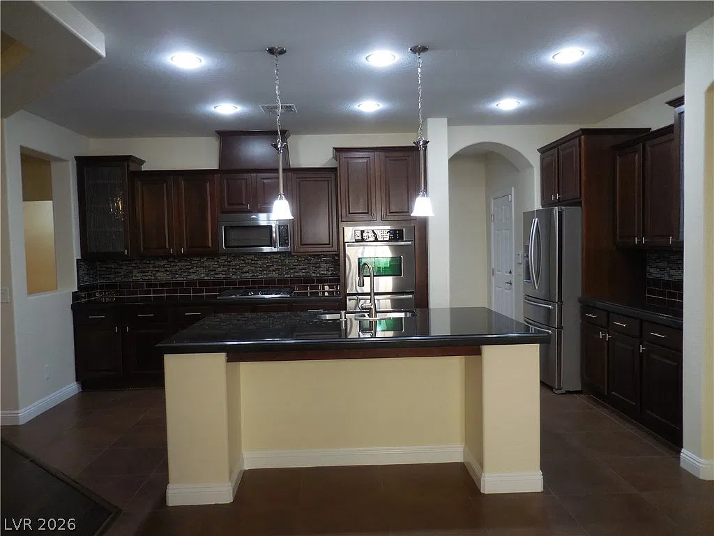 4 bed, 3.5 bath, 3665 sqft, $3,495 — Photo 2