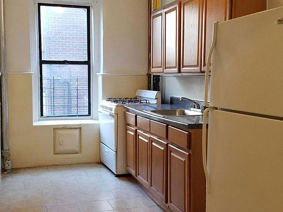 3rd image of 309 E Mosholu Pkwy N APT 1A