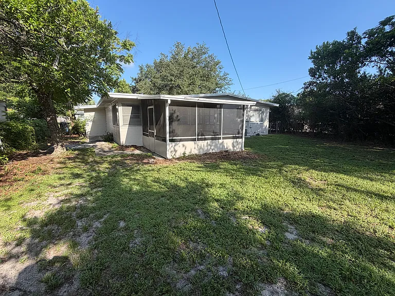 530 Byron Rd — Photo 3