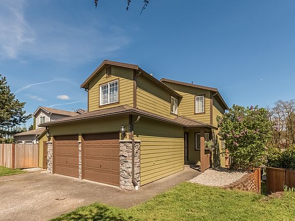 4th image of 2925 37th Ave NE
