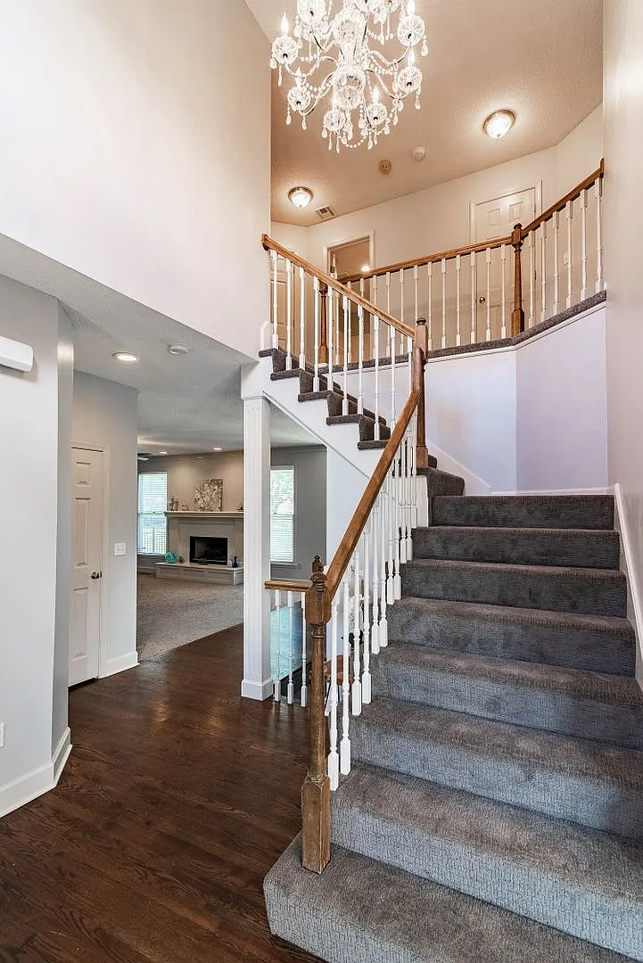 4 Bed Home in Blue Valley Schools — Photo 2
