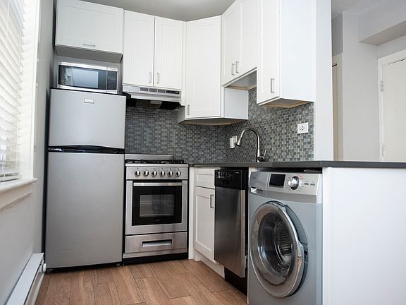 4th image of 511 W Belmont Ave APT 33