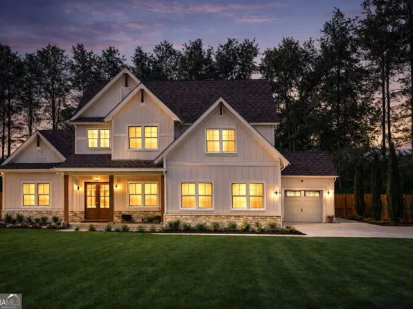 6043 Bluewater Blvd, Gainesville, GA 30506