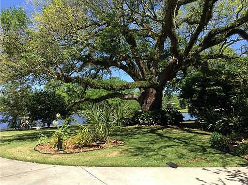 3rd image of 814 Lakeview Dr