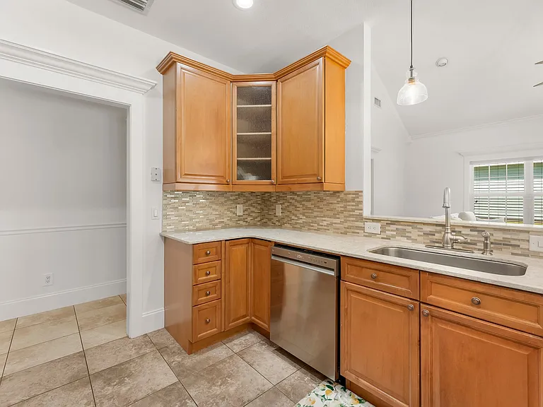 102 Sunset Cir — Photo 16