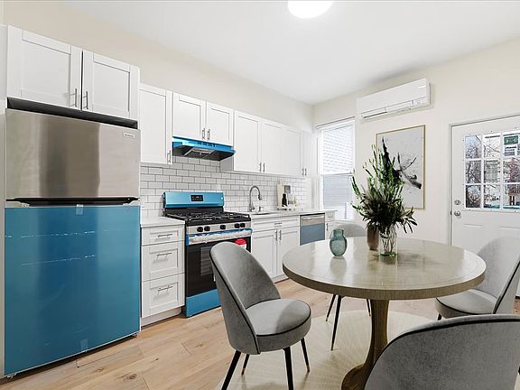 3rd image of 202 Bowers St APT 1