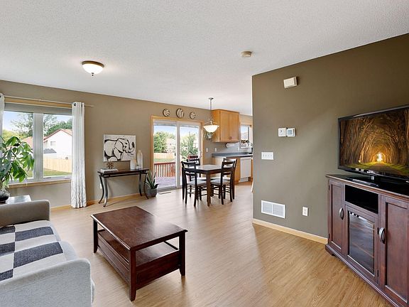 5th image of 10520 Able St NE