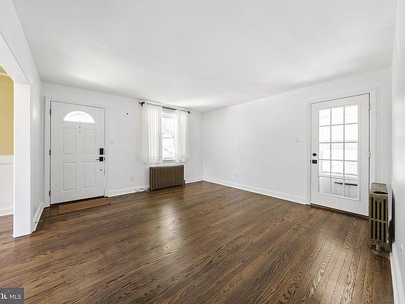 4th image of 282 Davis Ave