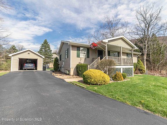 3rd image of 216 Alans Dr