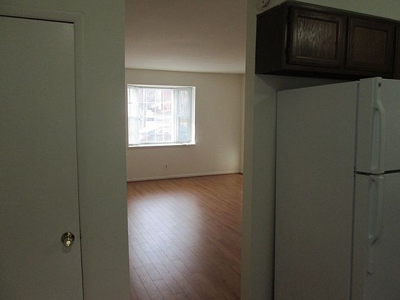 2nd image of 2827 S Wakefield St #A